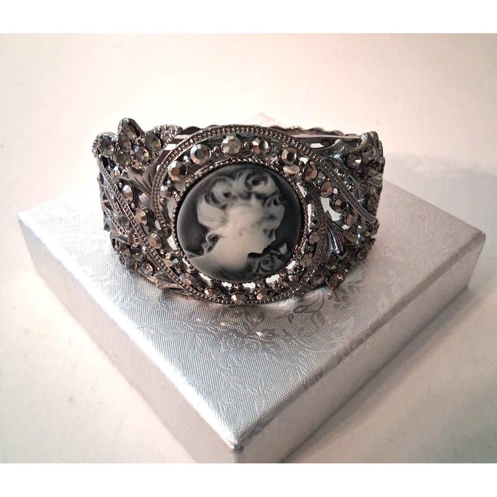 Vintage Style Cameo Bracelet Gunmetal Rhinestone Embellished Women Spring Cuff